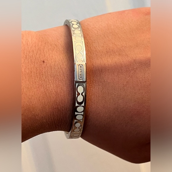 Vintage Coach Silver Signature C's Logo Embossed Single Row Bangle Bracelet - Picture 2 of 7